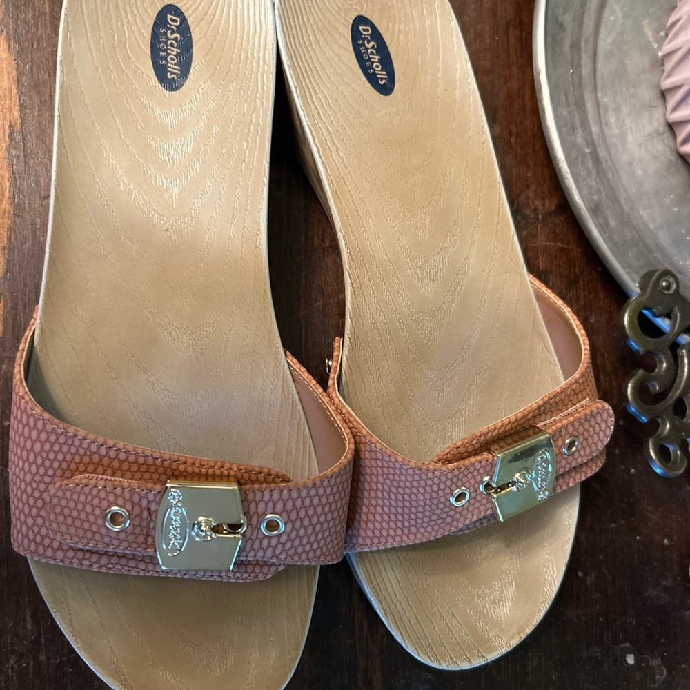 Dr. Scholl’s Sandals Classic Tan Women's Sandals size 7! Worn twice!